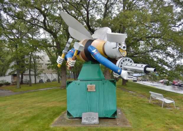 THE FIGHTING BEE WAR MEMORIAL