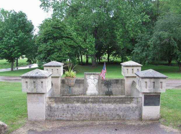 REVOLUTIONARY SOLDIER STEPHEN TAYLOR WAR MEMORIAL