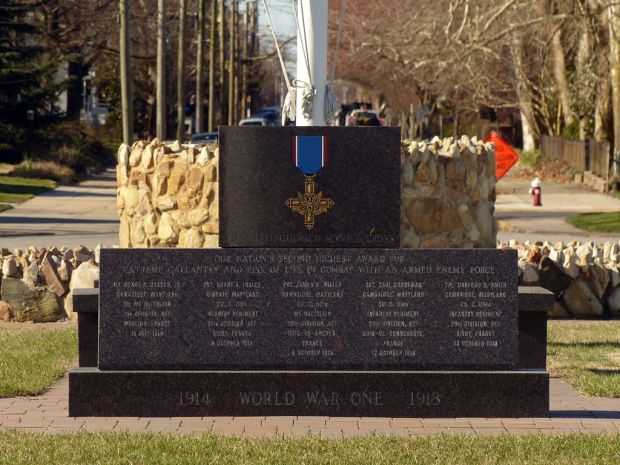 DISTINGUISHED SERVICE CROSS WAR MEMORIAL FRONT
