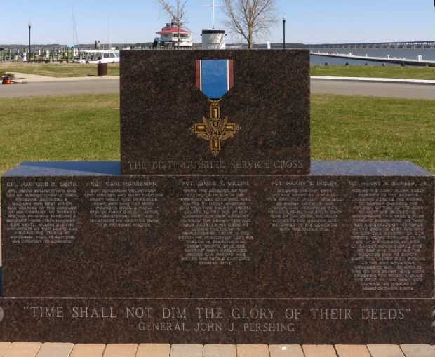 DISTINGUISHED SERVICE CROSS WAR MEMORIAL BACK