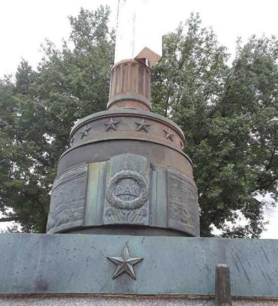 VILLAGE OF FLORAL PARK WAR MEMORIAL FLAG POLE ORNATE BASE SIDE B