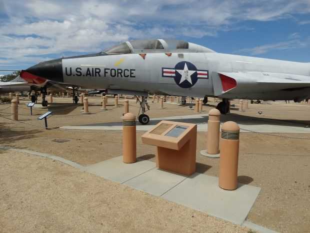 F-101 VOODOO ESCORT FIGHTER WAR MEMORIAL