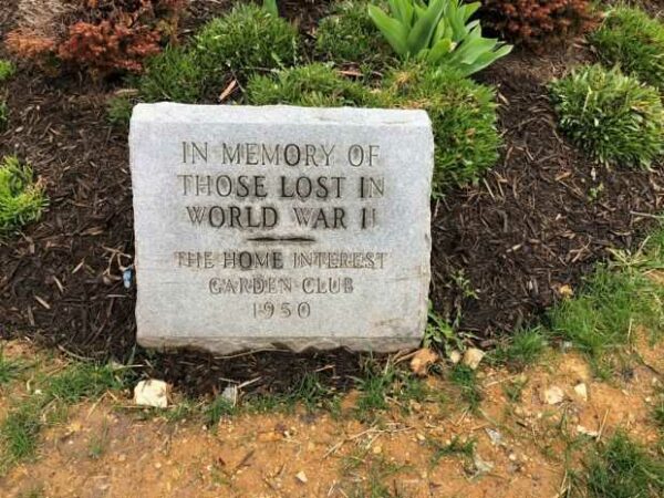 IN MEMORY OF THOSE LOST IN WORLD WAR II MEMORIAL