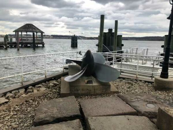 SUBMARINE SCREW (PROPELLER) USS POMPON (SS 267) MEMORIAL