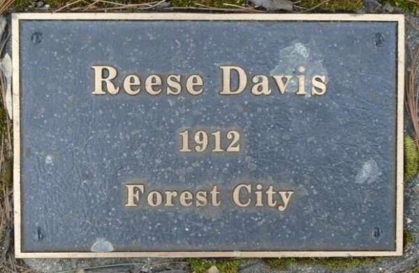 WAR HERO MEMORIAL PINERY HONOR PLAQUE C