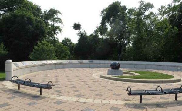 WAUKEGAN VETERANS MEMORIAL PATRIOT’S WALL AND FOUNTAIN
