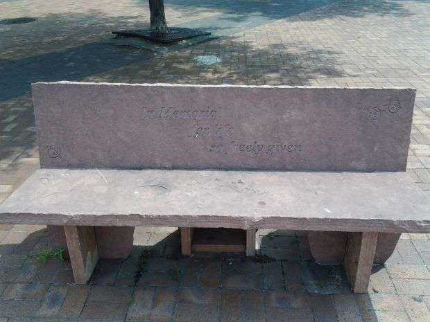 IN MEMORY FOR LIFE SO FREELY GIVEN MEMORIAL BENCH