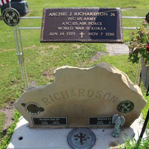 ARCHIE J RICHARDSON JR MEMORIAL CEMETERY STONE