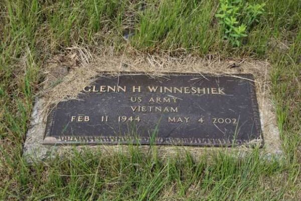 GLENN H WINNESHIEK MEMORIAL CEMETERY STONE