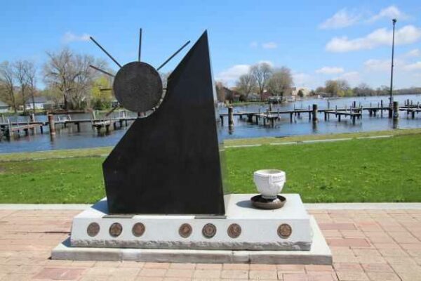 MENASHA’S ISLE OF VALOR VFW AND AMERICAN LEGION VETERANS MEMORIAL