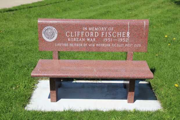 MENASHA’S ISLE OF VALOR MEMORIAL BENCH B