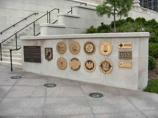 CHICAGO REMEMBERS VIETNAM VETERANS MEMORIAL WALL
