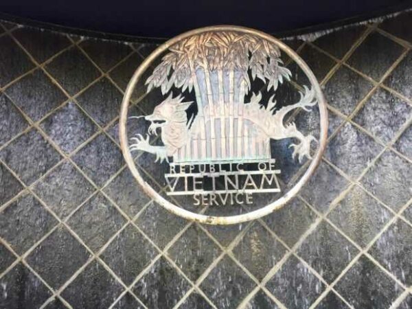 CHICAGO REMEMBERS VIETNAM VETERANS MEMORIAL MEDALLION