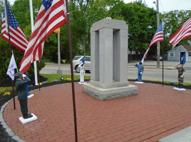 ROCKLAND WAR VETERANS MEMORIAL COLUMNS