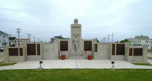 HULL WAR VETERANS MEMORIAL FRONT