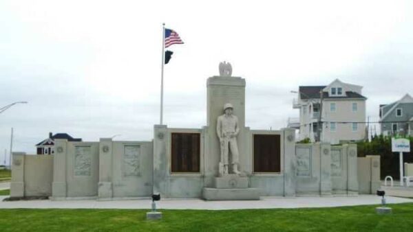 HULL WAR VETERANS MEMORIAL BACK