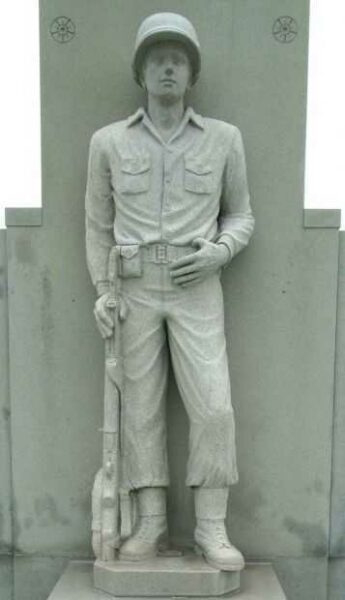 HULL WAR VETERANS MEMORIAL STATUE B