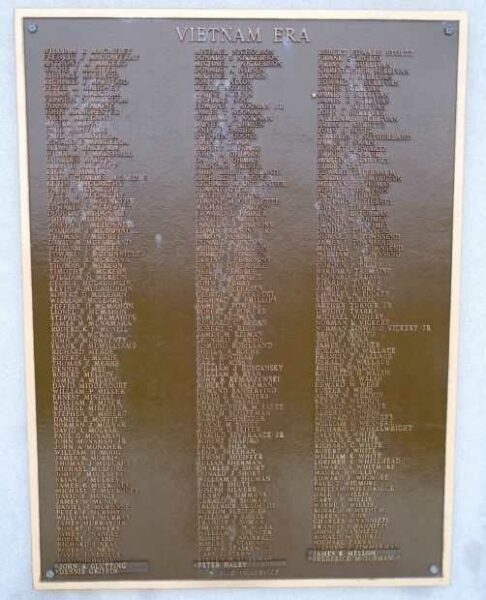 HULL WAR VETERANS MEMORIAL PLAQUE M