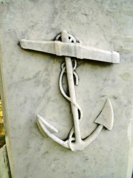 IN MEMORY OF THREE BROTHERS MEMORIAL STONE E