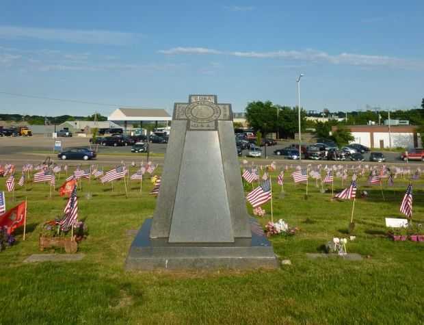MOUNT WOLLASTON CEMETERY SPANISH-AMERICAN WAR MEMORIAL