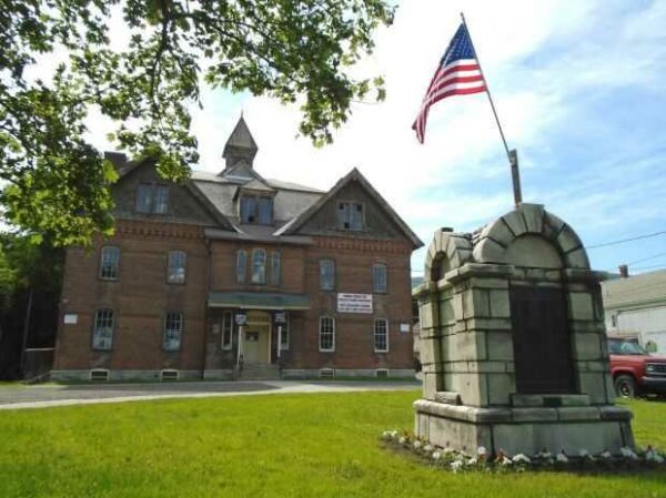 RENFREW MFG. COMPANY HONOR ROLL WORLD WAR MEMORIAL