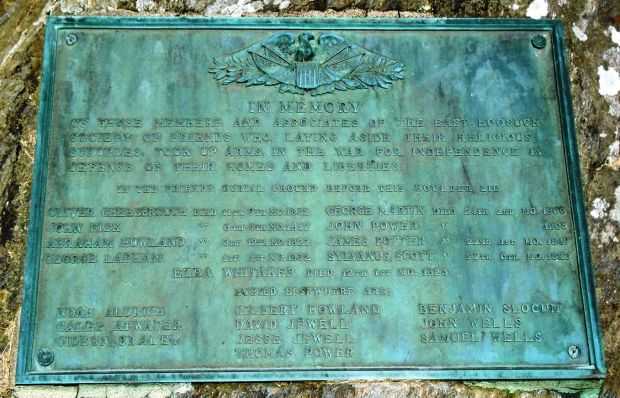 EAST HOOSUCK SOCIETY OF FRIENDS REVOLUTIONARY WAR MEMORIAL PLAQUE