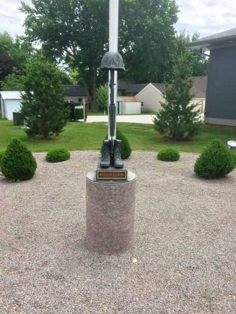 SIOUX CENTER VETERANS MEMORIAL BATTLEFIELD CROSS