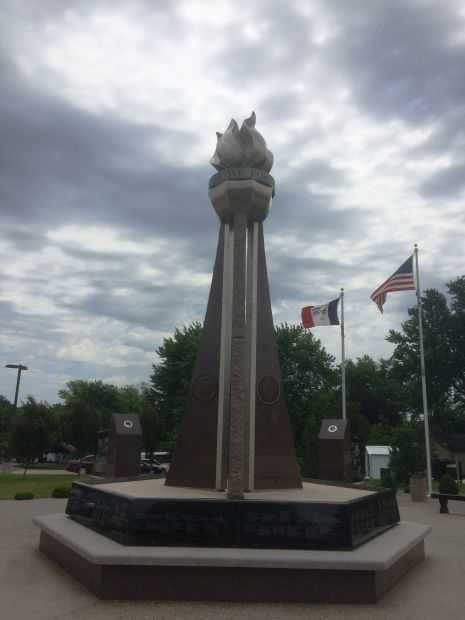 SIOUX CENTER VETERANS MEMORIAL CENTER STONE