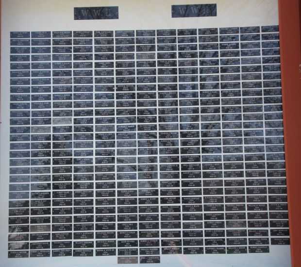 SAUK PRAIRIE AREA VETERANS MEMORIAL HONOR ROLL PLAQUE E