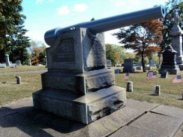 UNION CEMETERY WAR MEMORIAL CANNON
