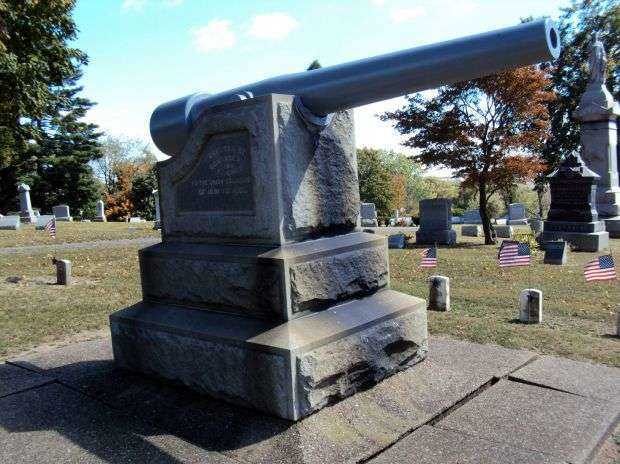 UNION CEMETERY WAR MEMORIAL CANNON