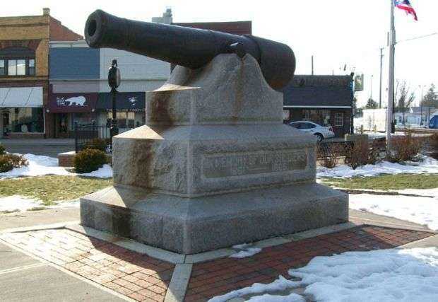 ADA CIVIL WAR MEMORIAL CANNON