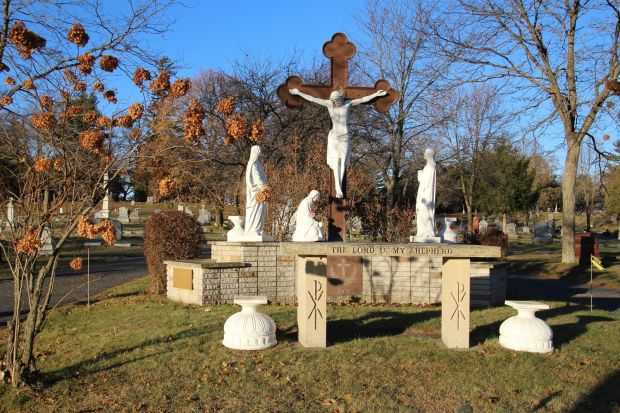 IN MEMORY OF 1ST LT. JOHN P. BECKER WAR MEMORIAL