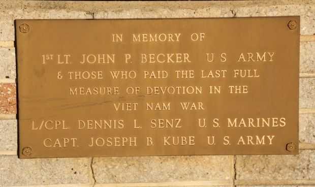 IN MEMORY OF 1ST LT. JOHN P. BECKER WAR MEMORIAL PLAQUE