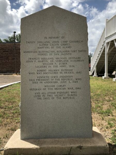 IN MEMORY OF WAR VETERANS MEMORIAL BACK