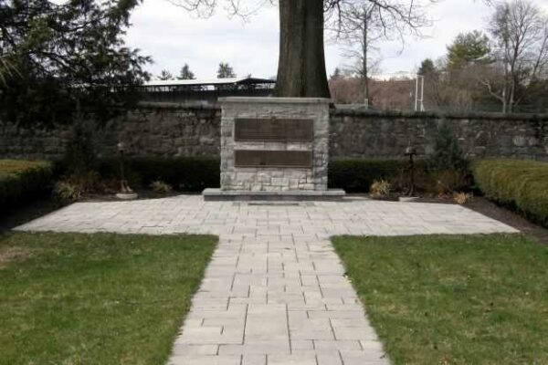 U S ARMY WAR COLLEGE ALUMNI MEMORIAL GARDEN