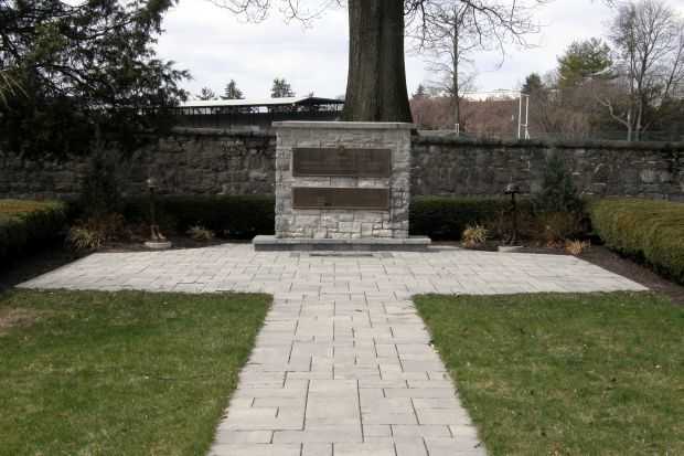 U S ARMY WAR COLLEGE ALUMNI MEMORIAL GARDEN