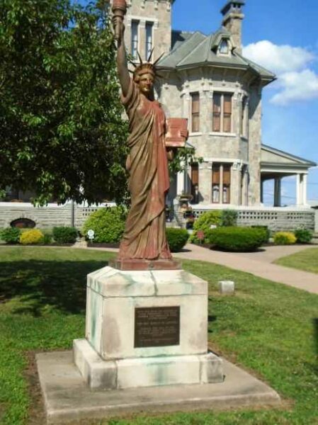 BERWICK REPLICA OF THE STATUE OF LIBERTY MEMORIAL