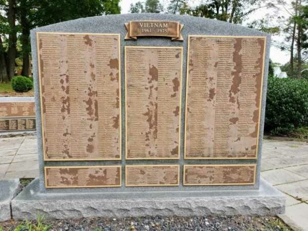 SOUTHBRIDGE HONOR ROLL MEMORIAL WALL D