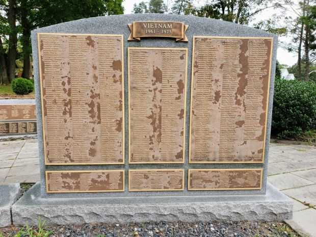 SOUTHBRIDGE HONOR ROLL MEMORIAL WALL D