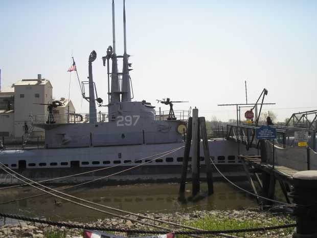 U.S.S. LING WAR MEMORIAL SUBMARINE