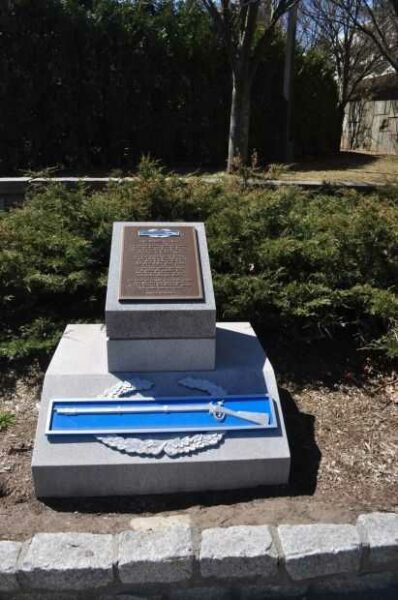 THE BADGE OF GLORY WAR MEMORIAL