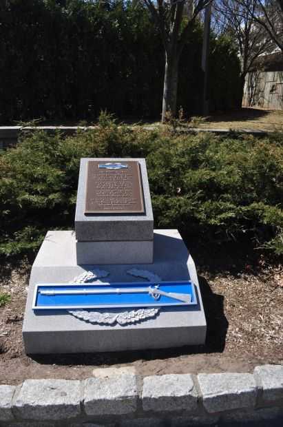 THE BADGE OF GLORY WAR MEMORIAL
