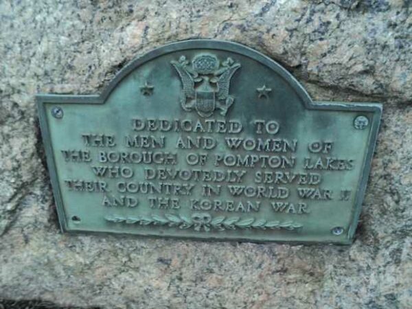 POMPTON WORLD WAR II AND KOREAN WAR MEMORIAL PLAQUE