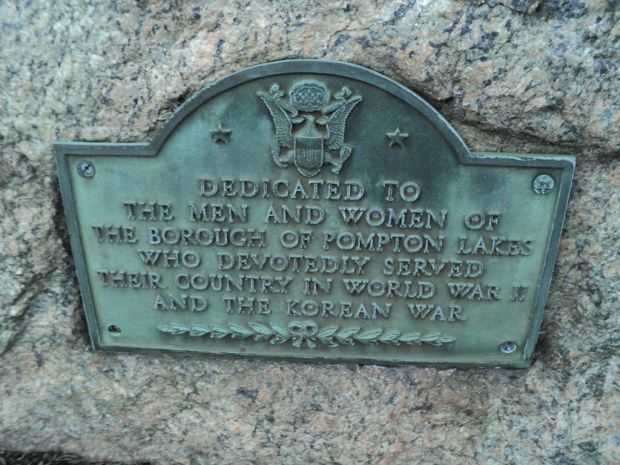 POMPTON WORLD WAR II AND KOREAN WAR MEMORIAL PLAQUE