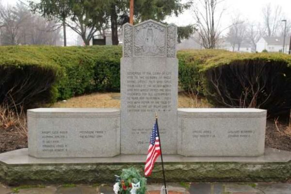 WOODBRIDGE WORLD WAR II MEMORIAL