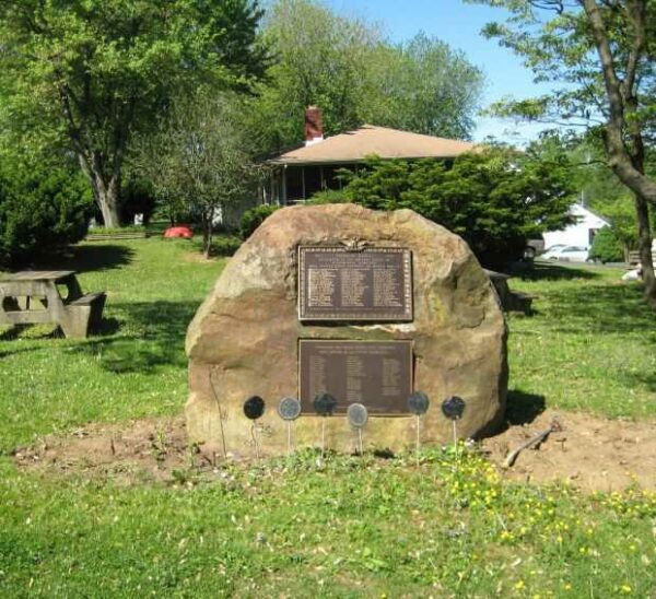 BLOOMSBURY WAR VETERANS MEMORIAL