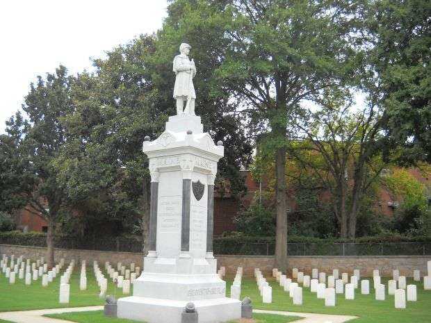 MAINE ONE COUNTRY-ONE FLAG WAR MEMORIAL