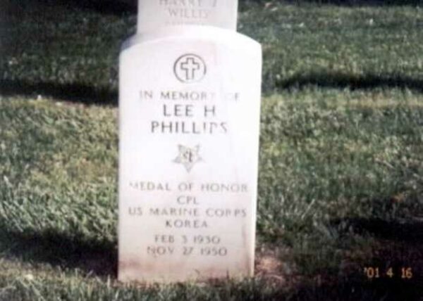 LEE H PHILLIPS MEDAL OF HONOR WAR MEMORIAL GRAVE STONE