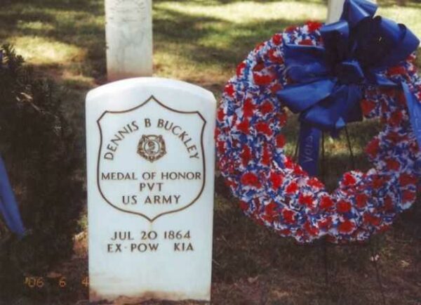 DENNIS B BUCKLEY MEDAL OF HONOR WAR MEMORIAL GRAVE STONE